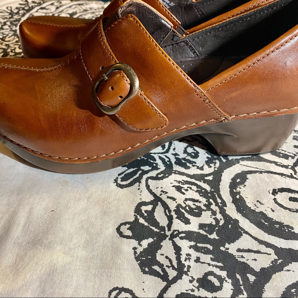Caramel Leather Dansko Clogs EUC